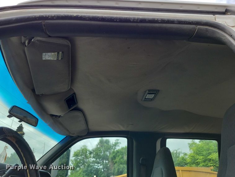 image for item DX7188 2006 Chevrolet C5500 Crew Cab flatbed truck