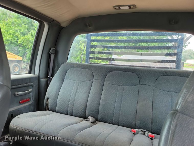 image for item DX7188 2006 Chevrolet C5500 Crew Cab flatbed truck