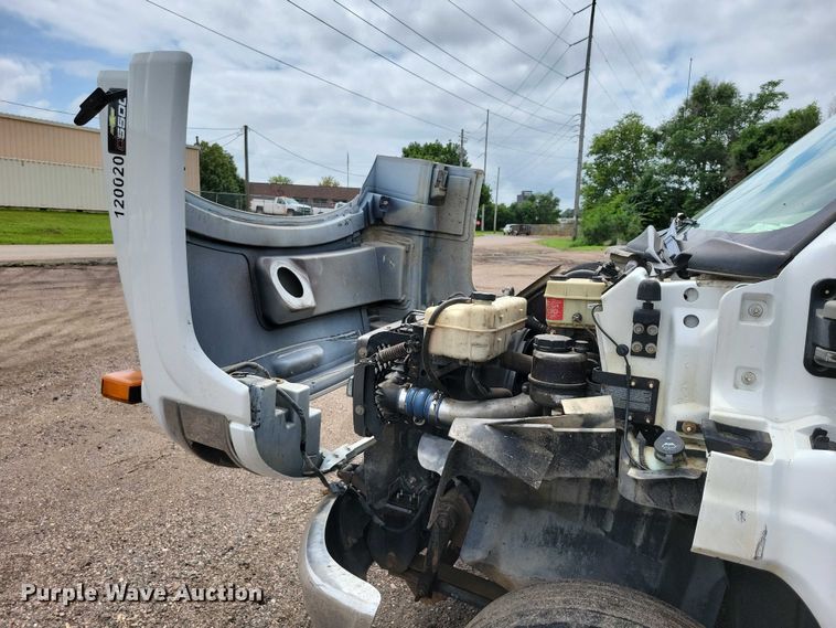 image for item DX7188 2006 Chevrolet C5500 Crew Cab flatbed truck