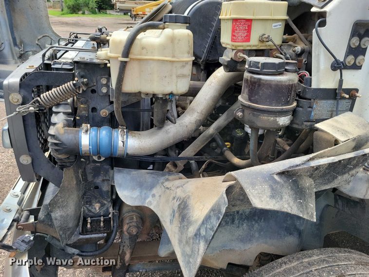 image for item DX7188 2006 Chevrolet C5500 Crew Cab flatbed truck