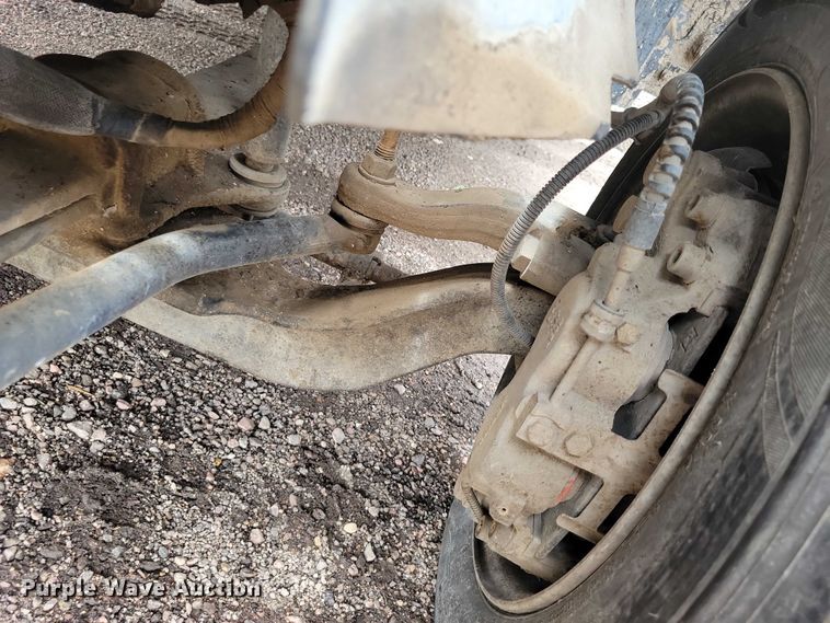 image for item DX7188 2006 Chevrolet C5500 Crew Cab flatbed truck