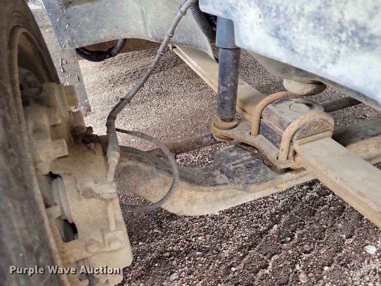 image for item DX7188 2006 Chevrolet C5500 Crew Cab flatbed truck