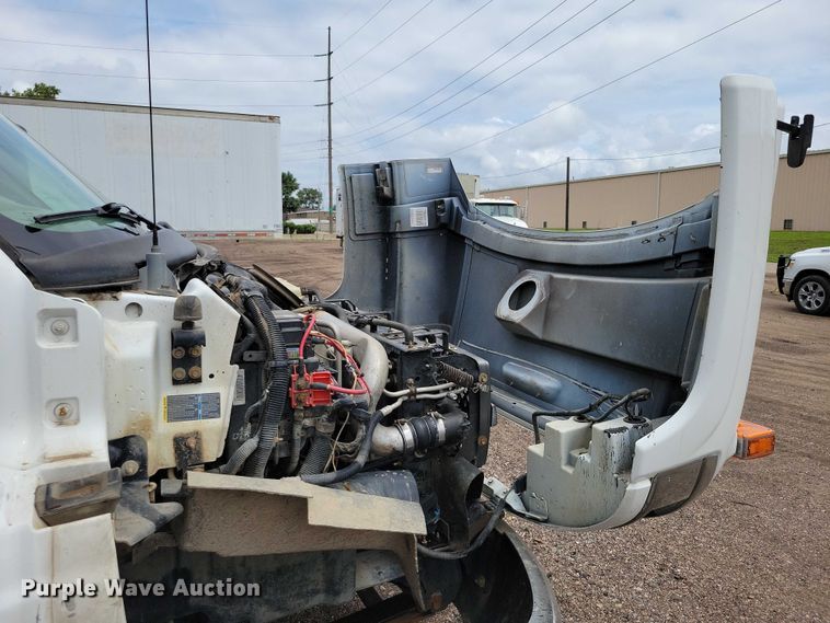 image for item DX7188 2006 Chevrolet C5500 Crew Cab flatbed truck