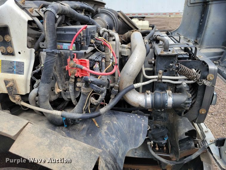 image for item DX7188 2006 Chevrolet C5500 Crew Cab flatbed truck