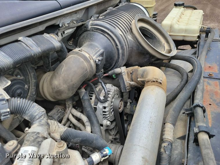 image for item DX7188 2006 Chevrolet C5500 Crew Cab flatbed truck