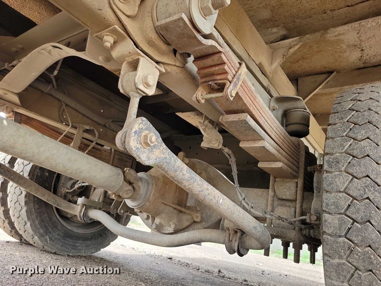 image for item DX7188 2006 Chevrolet C5500 Crew Cab flatbed truck