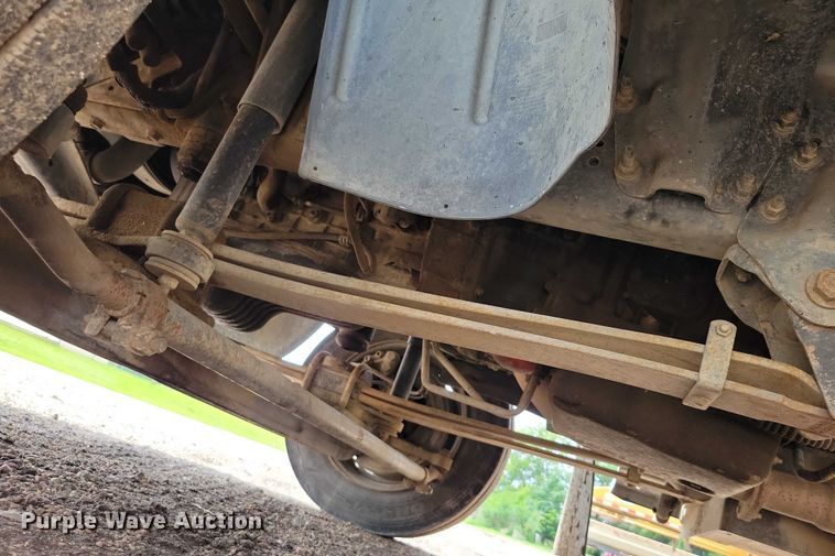 image for item DX7188 2006 Chevrolet C5500 Crew Cab flatbed truck