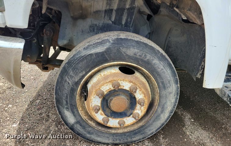 image for item DX7188 2006 Chevrolet C5500 Crew Cab flatbed truck