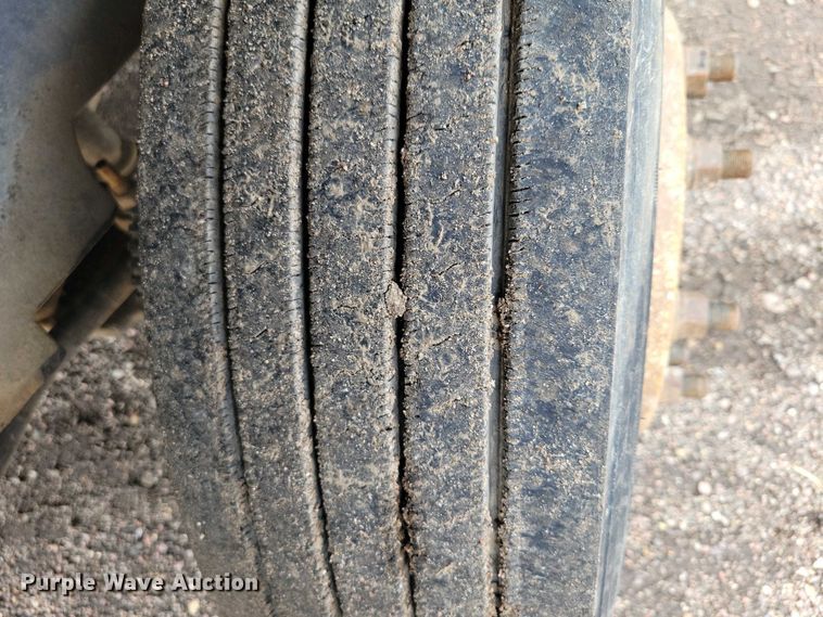 image for item DX7188 2006 Chevrolet C5500 Crew Cab flatbed truck