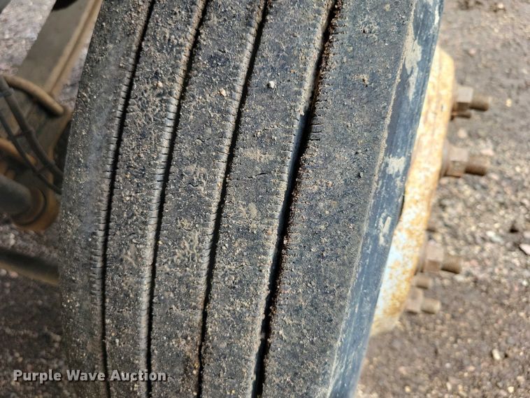 image for item DX7188 2006 Chevrolet C5500 Crew Cab flatbed truck