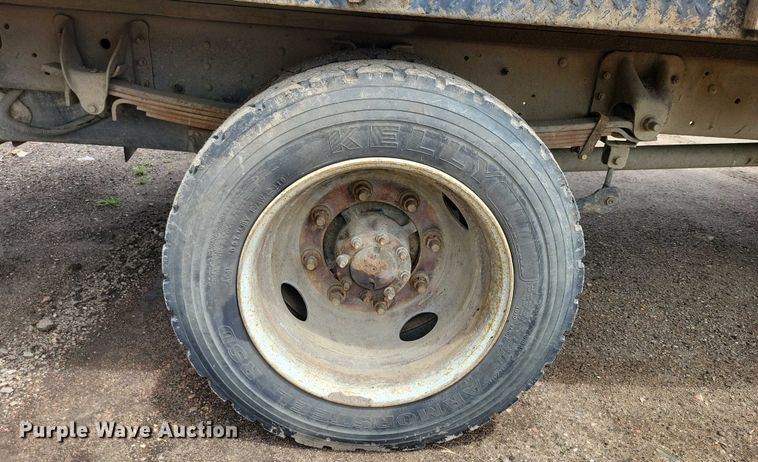 image for item DX7188 2006 Chevrolet C5500 Crew Cab flatbed truck