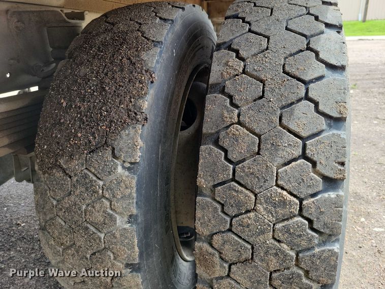 image for item DX7188 2006 Chevrolet C5500 Crew Cab flatbed truck