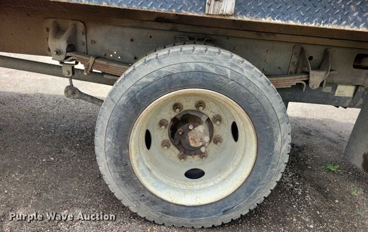 image for item DX7188 2006 Chevrolet C5500 Crew Cab flatbed truck