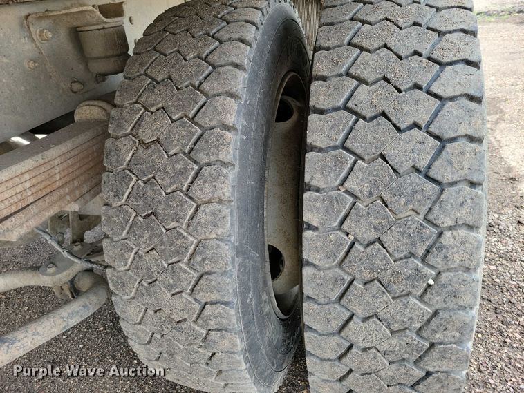 image for item DX7188 2006 Chevrolet C5500 Crew Cab flatbed truck