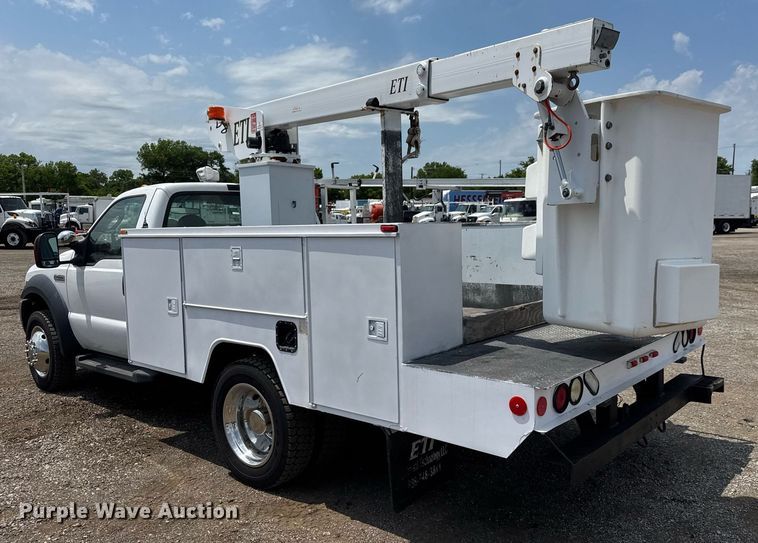 image for item DY0045 2006 Ford F450 Super Duty bucket truck