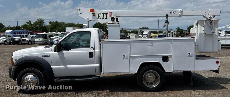 image for item DY0045 2006 Ford F450 Super Duty bucket truck