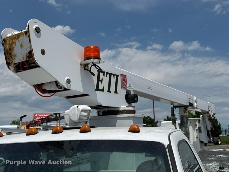 image for item DY0045 2006 Ford F450 Super Duty bucket truck