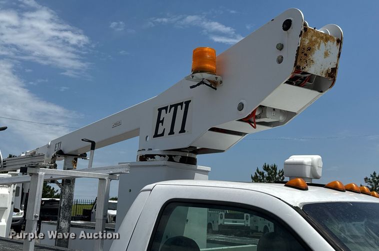 image for item DY0045 2006 Ford F450 Super Duty bucket truck