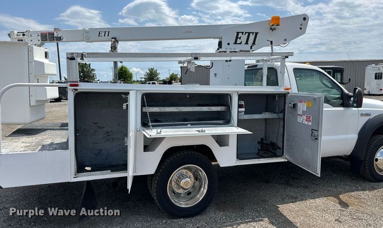 image for item DY0045 2006 Ford F450 Super Duty bucket truck