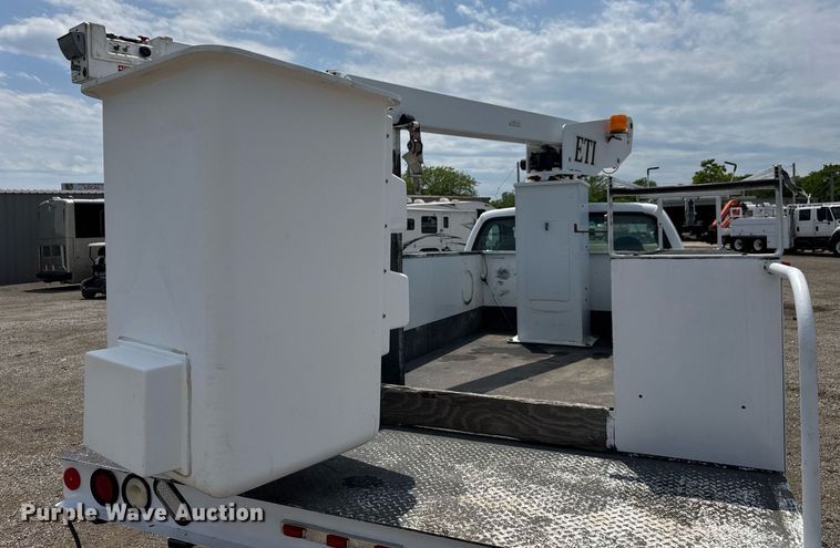 image for item DY0045 2006 Ford F450 Super Duty bucket truck