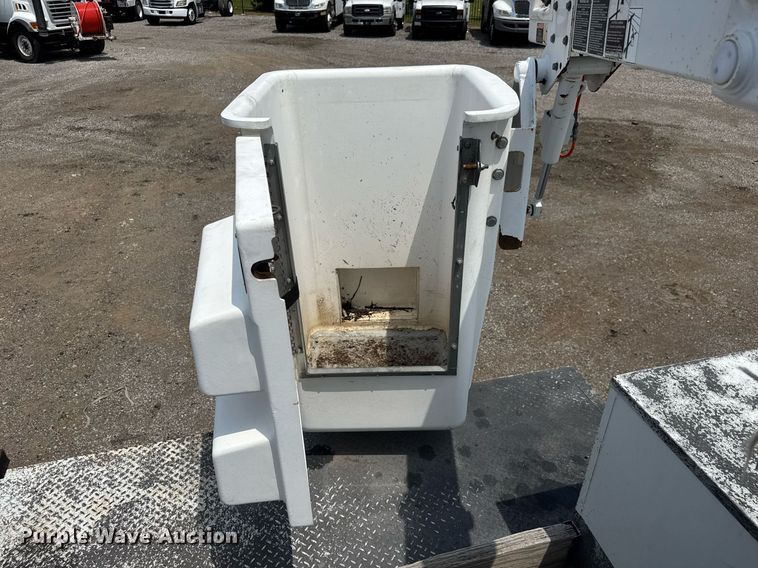 image for item DY0045 2006 Ford F450 Super Duty bucket truck