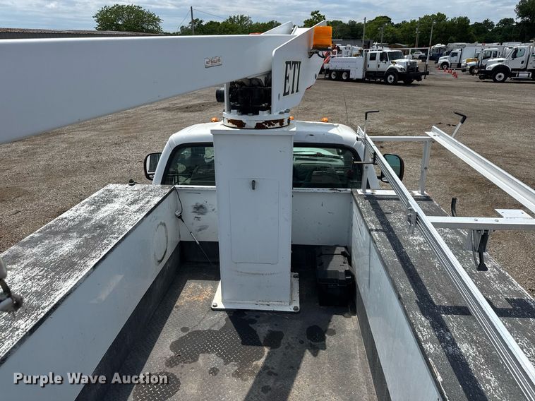 image for item DY0045 2006 Ford F450 Super Duty bucket truck