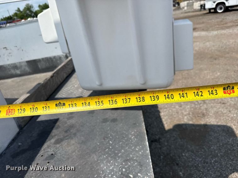 image for item DY0045 2006 Ford F450 Super Duty bucket truck