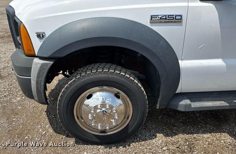 image for item DY0045 2006 Ford F450 Super Duty bucket truck