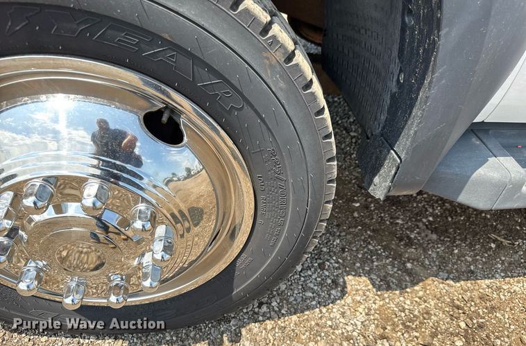 image for item DY0045 2006 Ford F450 Super Duty bucket truck