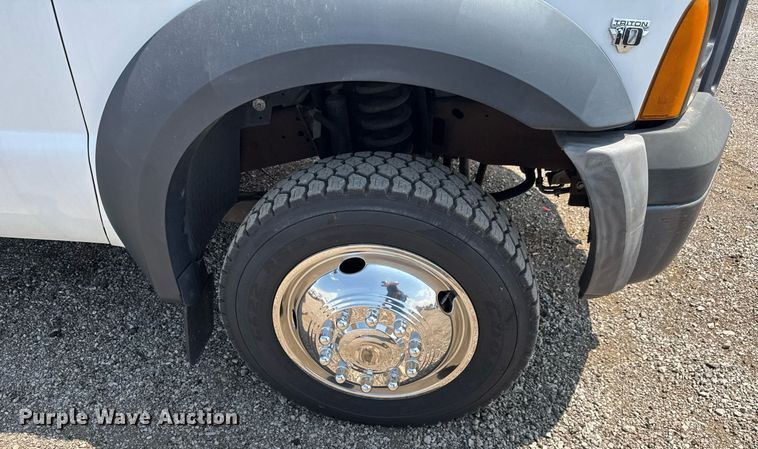 image for item DY0045 2006 Ford F450 Super Duty bucket truck