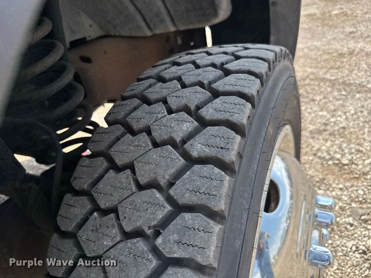 image for item DY0045 2006 Ford F450 Super Duty bucket truck