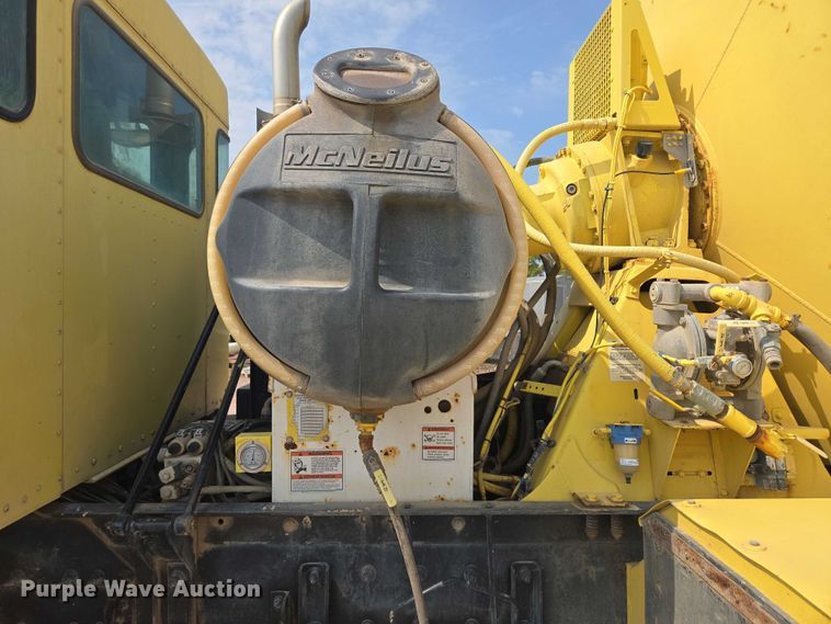 image for item DY1132 2009 Kenworth W900 ready mix truck