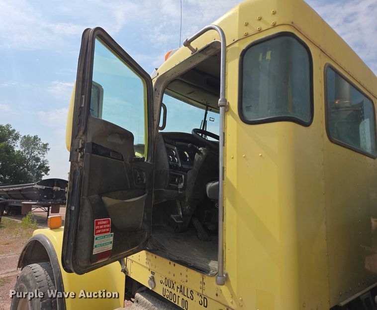 image for item DY1132 2009 Kenworth W900 ready mix truck