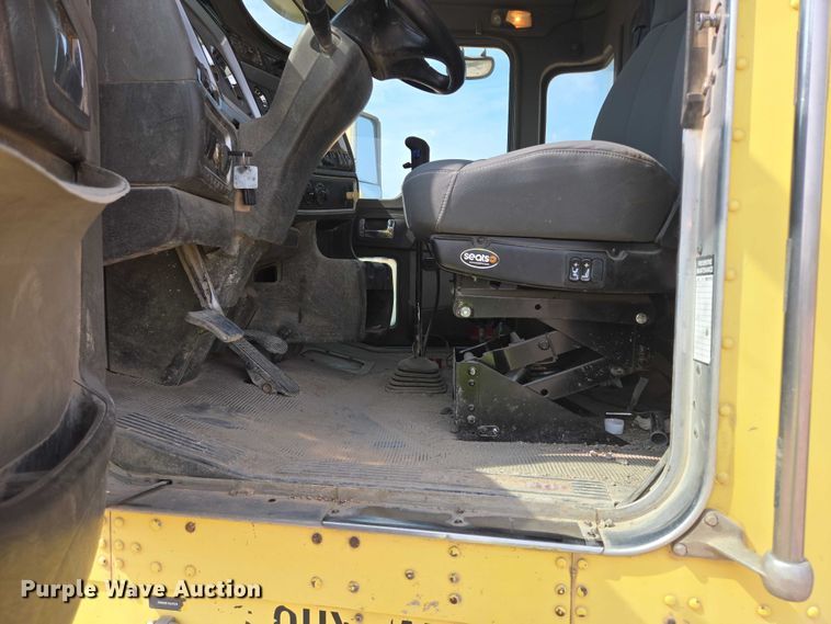 image for item DY1132 2009 Kenworth W900 ready mix truck