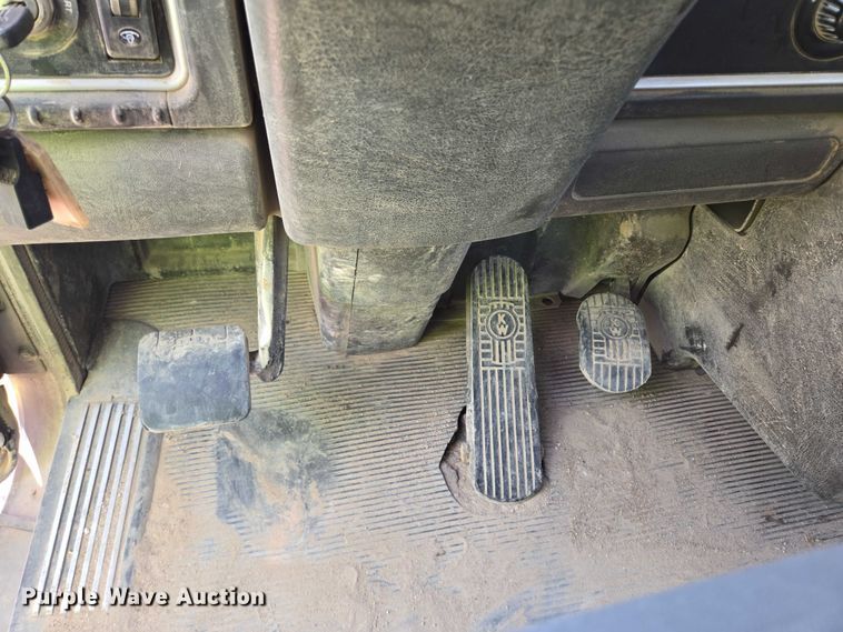 image for item DY1132 2009 Kenworth W900 ready mix truck