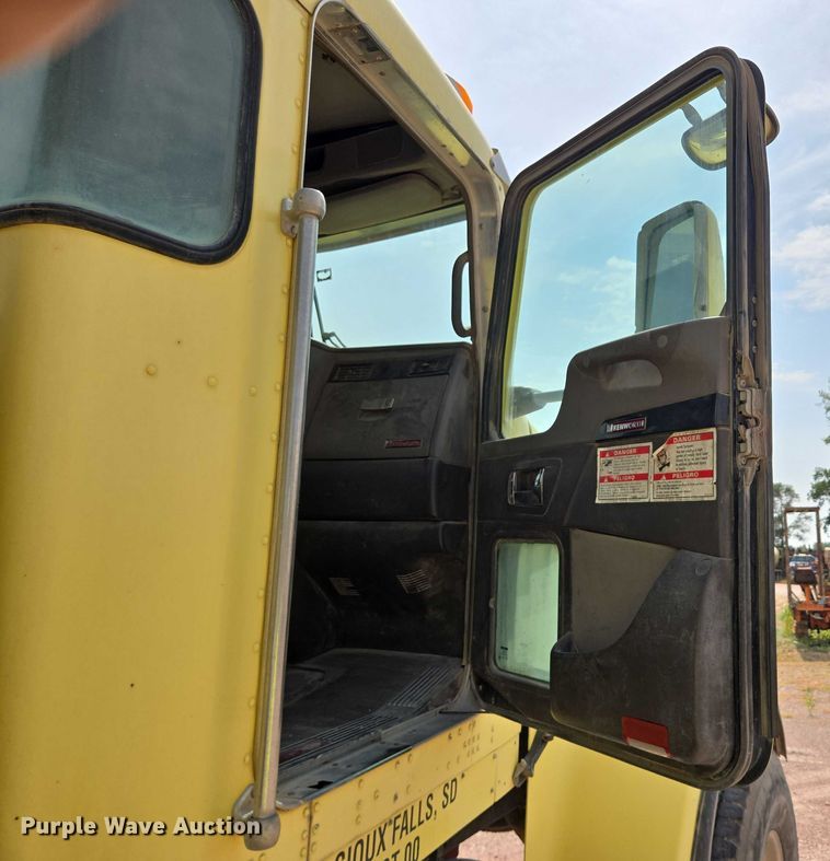 image for item DY1132 2009 Kenworth W900 ready mix truck