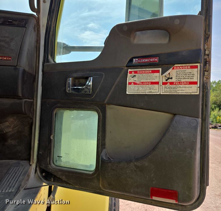 image for item DY1132 2009 Kenworth W900 ready mix truck