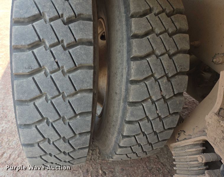 image for item DY1132 2009 Kenworth W900 ready mix truck