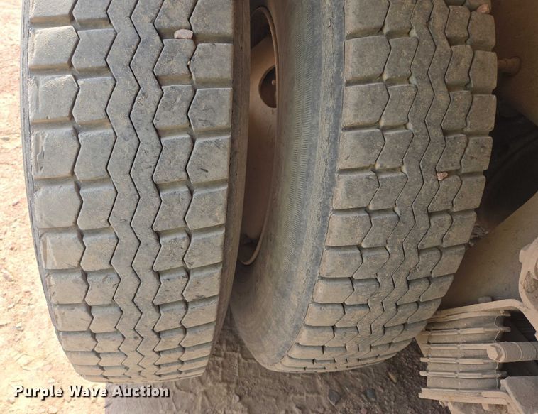 image for item DY1132 2009 Kenworth W900 ready mix truck