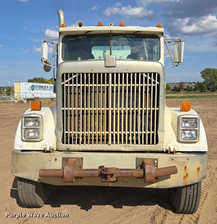 image for item DY1201 1988 International 9300 water truck