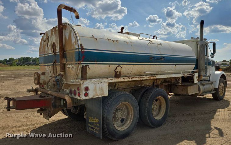 image for item DY1201 1988 International 9300 water truck