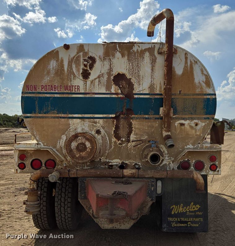 image for item DY1201 1988 International 9300 water truck