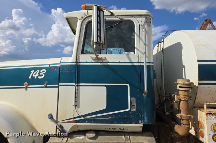 image for item DY1201 1988 International 9300 water truck