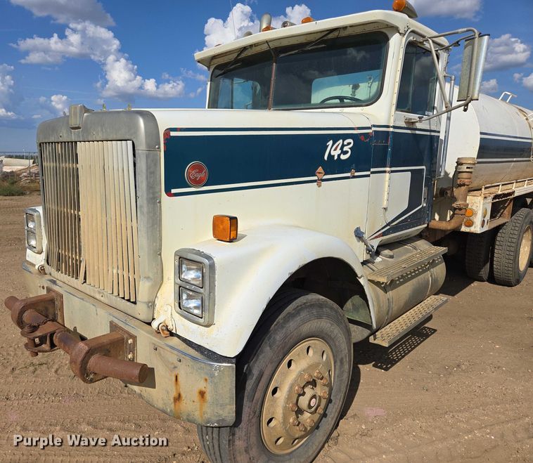 image for item DY1201 1988 International 9300 water truck