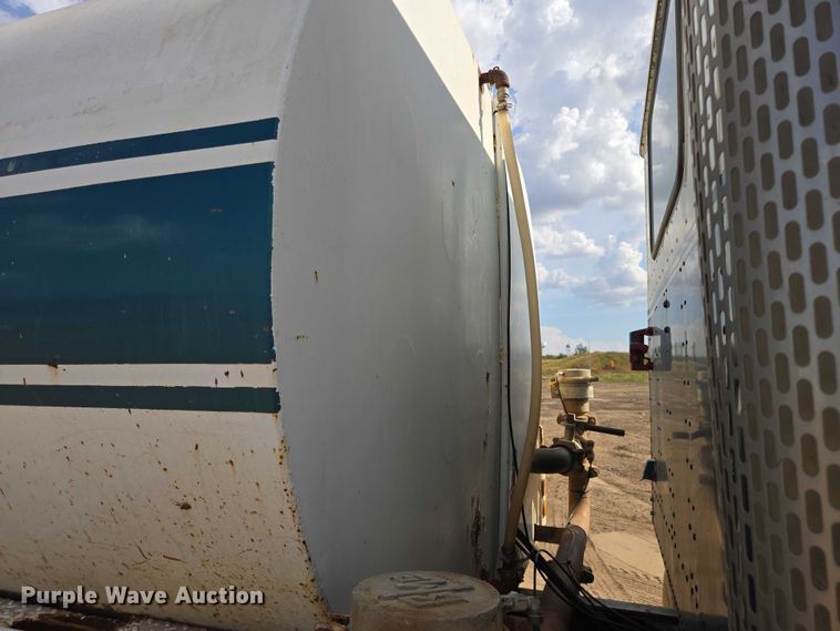 image for item DY1201 1988 International 9300 water truck