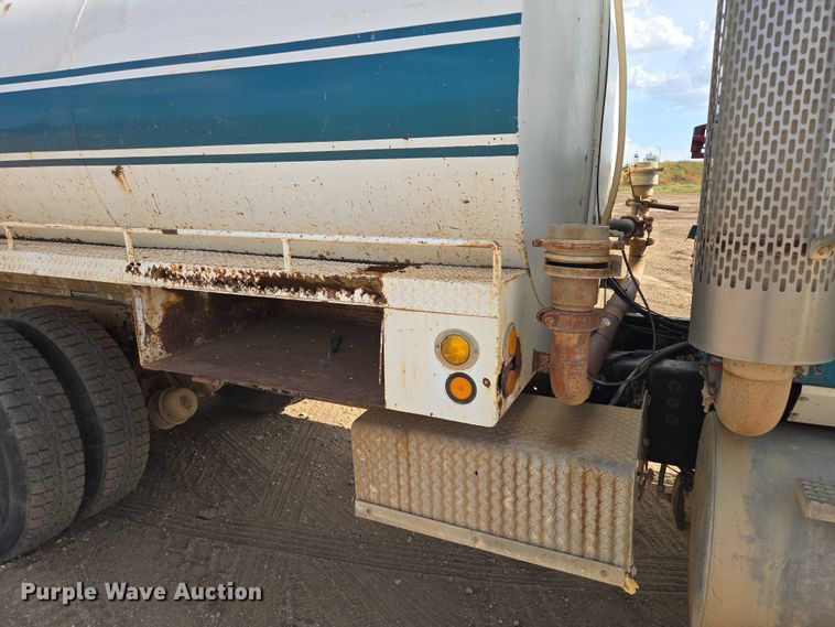 image for item DY1201 1988 International 9300 water truck