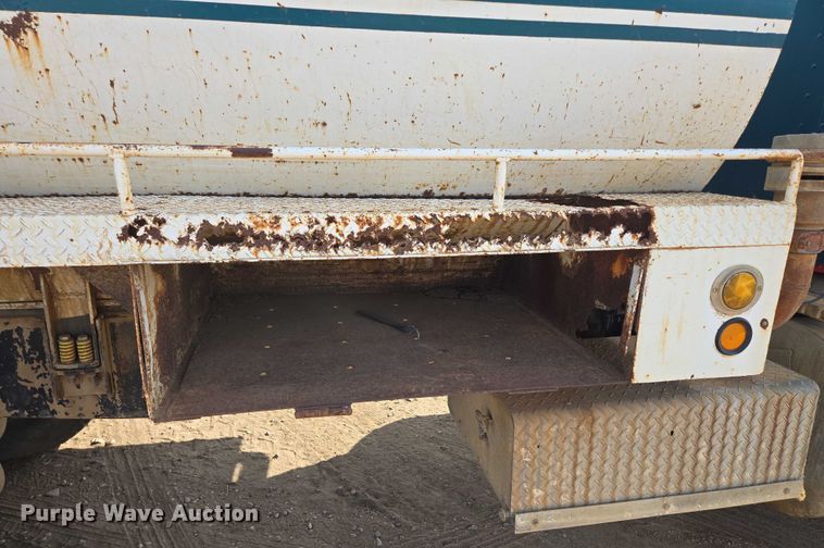 image for item DY1201 1988 International 9300 water truck