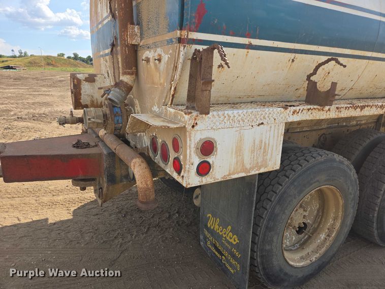 image for item DY1201 1988 International 9300 water truck