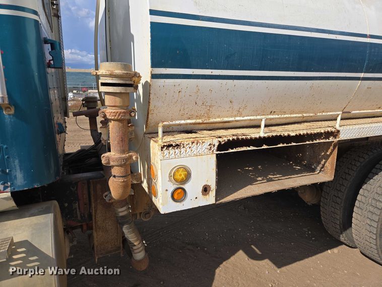 image for item DY1201 1988 International 9300 water truck