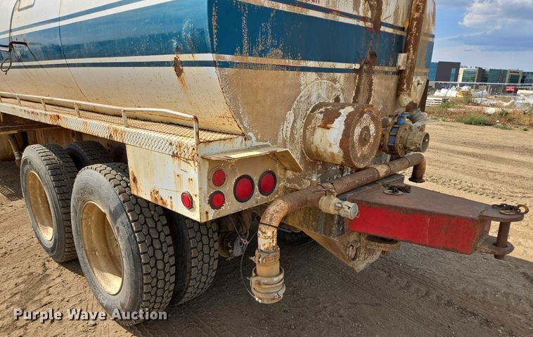image for item DY1201 1988 International 9300 water truck
